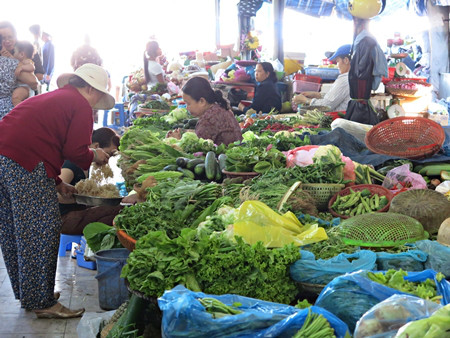 Giá cả nhiều mặt hàng thực phẩm tăng giá khi lương tăng 1 Mặt hàng rau cỏ cũng tăng nhẹ.