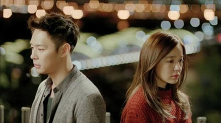 Đau đớn nhận ra mình chỉ là món hàng của chồng 1 Cô đau đớn nhận ra mình chỉ món hàng của chồng.