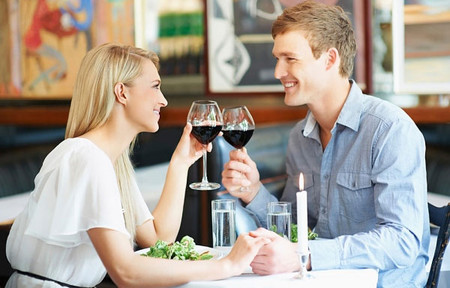 Chàng không nỗ lực lấy lòng gia đình bạn 1 yêu một thời gian đủ dài (chừng 5 - 6 tháng) mà người yêu không chịu cho mình gặp gỡ người thân của chàng thì đó quả thực là người không đáng tin cậy để tiếp tục yêu"
