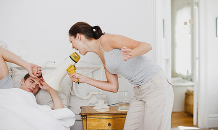 Kinh hoàng chồng lười, siêu bẩn 1 Ngày nào chị cũng phải hò anh đi tắm.