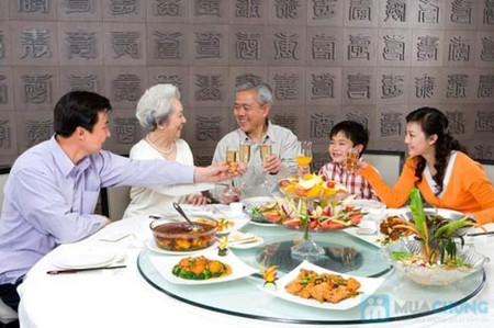 Sự cố gắng của chị cuối cùng cũng được nhà chồng chào đón 1 Cuối cùng gia đình nhà chồng đã đón nhận chị làm con dâu trong nhà.