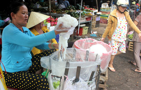 Cơ sở sản xuất bún, phở sử dụng chất tẩy gỉ sét 1 Thông tin bún, phở có hoá chất gây hoang mang