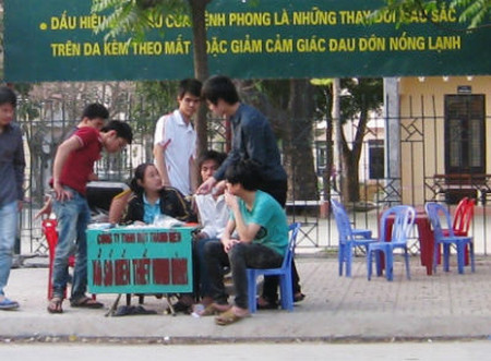 Sai lầm đời sinh viên 1 Cùng quẫn quá, không biết làm gì nên mình bắt đầu nghĩ đến việc kiếm tiền thật nhanh bằng lô đề.