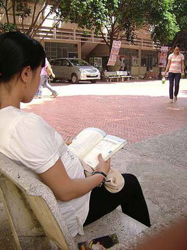 Em nên lập gia đình hay học liên thông? 1 Em cũng không muốn lấy chồng rồi mà còn đi học vì còn có nhiều việc phải lo