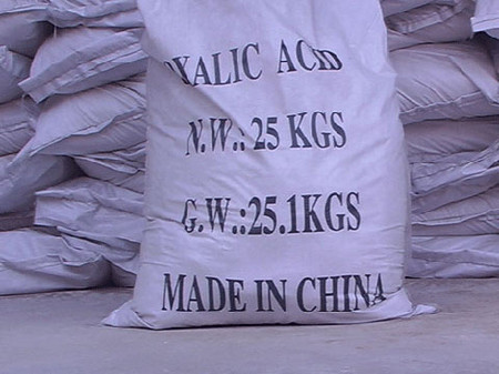Măng tươi được tẩy trắng bằng axit oxalic 1 Đây là hóa chất được ông Lâm dùng để tẩy trắng măng.