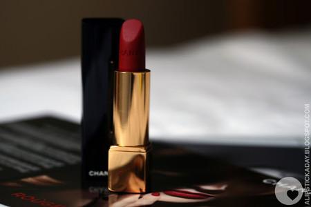 8. Chanel Rouge Allure Velvet La Fascinante 1