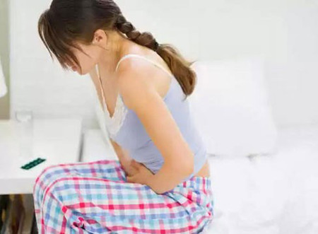 Ngoài ra, khi cơ thể tích tụ nhiều độc tố, bạn có thể thấy xuất hiện những biểu hiện sau đây: 1