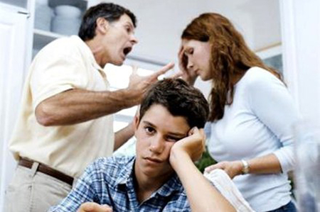Bố mẹ muốn ly hôn, cháu phải làm sao? 1 Giờ đây, sự căng thẳng giữa bố mẹ cháu đã lên tới đỉnh điểm, sẽ có thể ly hôn