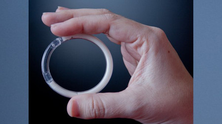 Vòng âm đạo có tác dụng ngăn ngừa mang thai và làm giảm nguy cơ mắc HIV 1 Tạo ra một thiết bị có khả năng phát hành liều lượng thích hợp của cả hai loại thuốc tránh thai và thuốc kháng virus là một trở ngại duy nhất cho các nhà nghiên cứu.