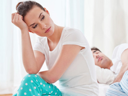 Lo lắng cho hạnh phúc vì những biểu hiện lạ ở chồng 1 dạo này tôi thấy anh ấy có biểu hiện lạ lùng