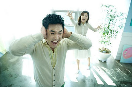 Làm sao để thay đổi được người vợ ghê ghớm của tôi? 1 chỉ vì những việc rất nhỏ thôi cô ấy cũng xâm xỉa, xúc phạm tôi, gầm gào lên để các con tôi phải chứng kiến cảnh mẹ chửi bố không tiếc lời.
