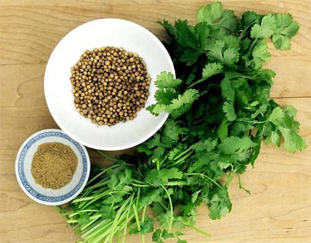 Phòng và tránh sởi trong cao điểm của dịch 2 Các bài thuốc dân gian như uống, tắm nước hạt mùi... chưa có chứng minh bằng khoa học nên chưa thể khẳng định có tác dụng gì với sởi hay không