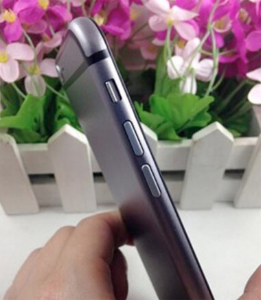 Lộ diện iPhone 6 màn hình to màu xám 3 Phím tăng giảm âm lượng được thiết kế lại.