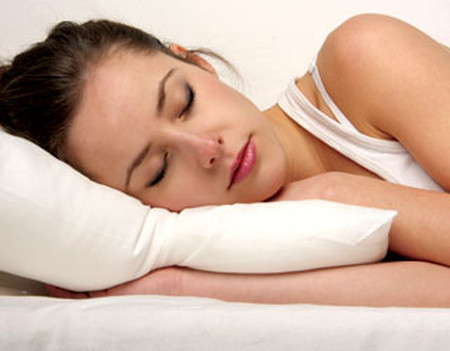 Cách thực hiện như sau: 1 Giấc ngủ được cải thiện nhờ ngâm chân với nước giấm.