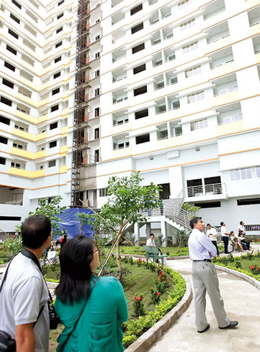 Khó khăn của khách hàng trong việc tiếp cận mua nhà thu nhập thấp 1 Ước mơ được sở hữu một căn hộ của nhiều người.
