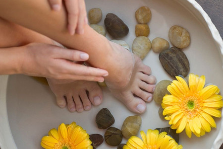 Khắc phục chứng mất ngủ bằng cách ngâm chân với giấm 1 Ngâm chân giúp