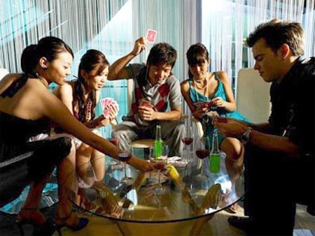 Tôi có nên buông tay để làm lại từ đầu không? 1 Chồng tôi mải mê suốt ngày với cờ bạc và nợ nần rất nhiều