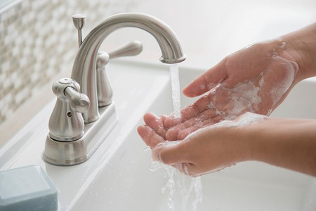 Luôn rửa tay sạch sẽ để phòng tránh bệnh.