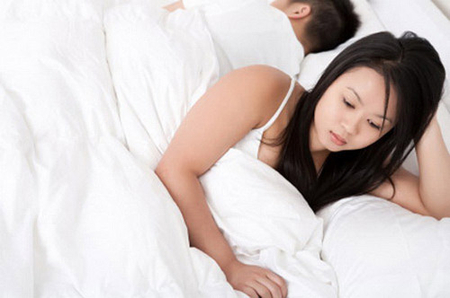 Anh không màng chuyện gối chăn, còn tôi thì đang tràn trề sức sống 1 Anh không màng chuyện gối chăn, còn tôi thì đang tràn trề sức sống