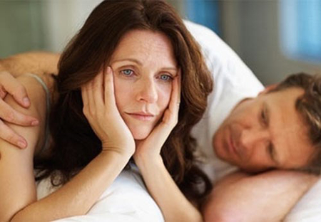 Bố mẹ chồng khiến tôi toát mồ hôi hột, lo sợ vô cùng 1 Chồng an ủi tôi, bảo tôi không phải lo sợ