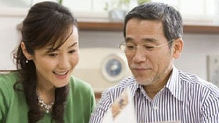 Tôi và chú ruột mình đã đi quá giới hạn 1 Tôi đã chủ động nhắn tin cho chú, và rồi... chúng tôi lại gặp nhau, lại lao vào nhau, quấn quýt lấy nhau.