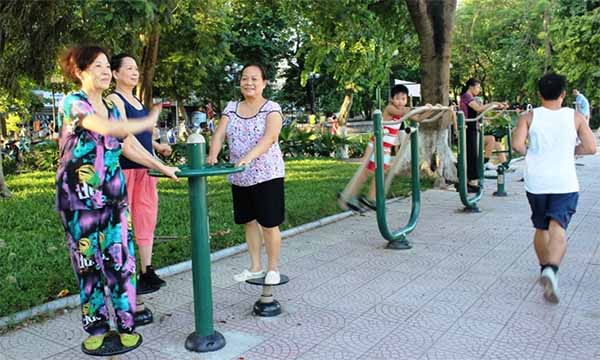 1. Tập thể dục thường xuyên và điều chỉnh cân nặng 1 1. Tập thể dục thường xuyên và điều chỉnh cân nặng 1