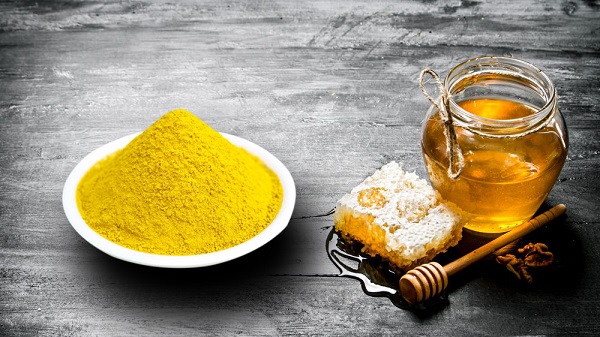 1. Dùng tinh bột nghệ kết hợp với mật ong 1 1. Dùng tinh bột nghệ kết hợp với mật ong 1
