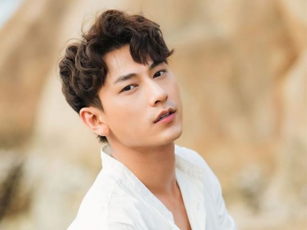 9. Kiểu tóc nam uốn chia ngôi 7:3 1