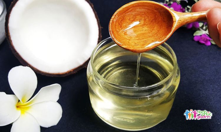 Dầu dừa giúp làm dịu da và giảm bong tróc