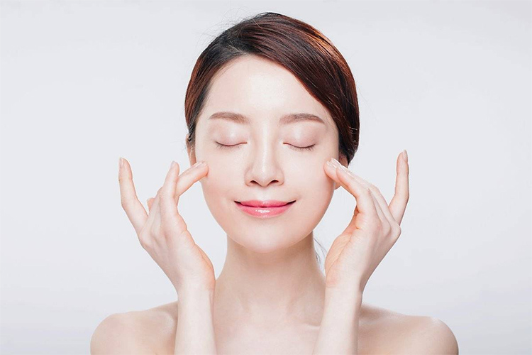 Thoa trực tiếp vitamin E lên da 1