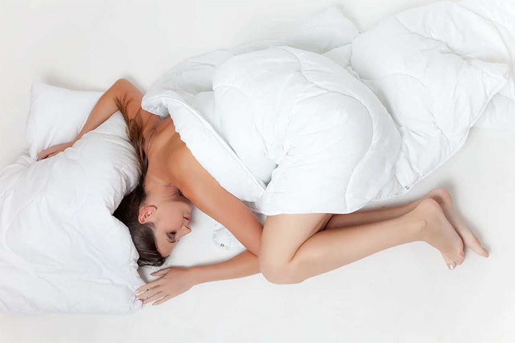 Tư thế ngủ không thoải mái 1 Tư thế ngủ không thoải mái 1